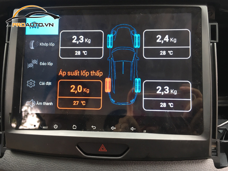 Lắp cảm biến áp suất lốp cho xe Toyota Prado