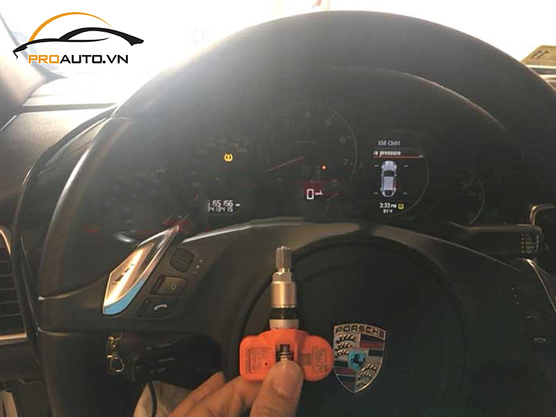 Lắp Cảm Biến Áp Suất Lốp Cho Xe Porsche Cayenne
