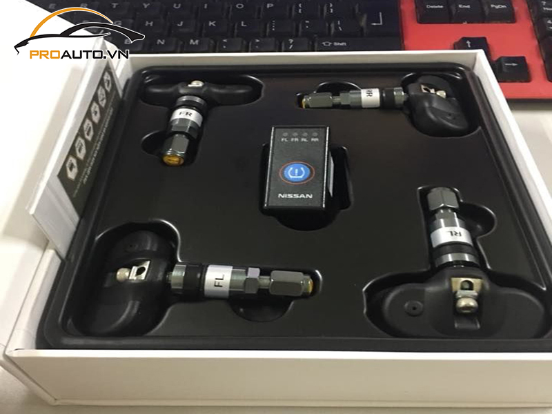 Lắp cảm biến áp suất lốp cho xe Hyundai Accent