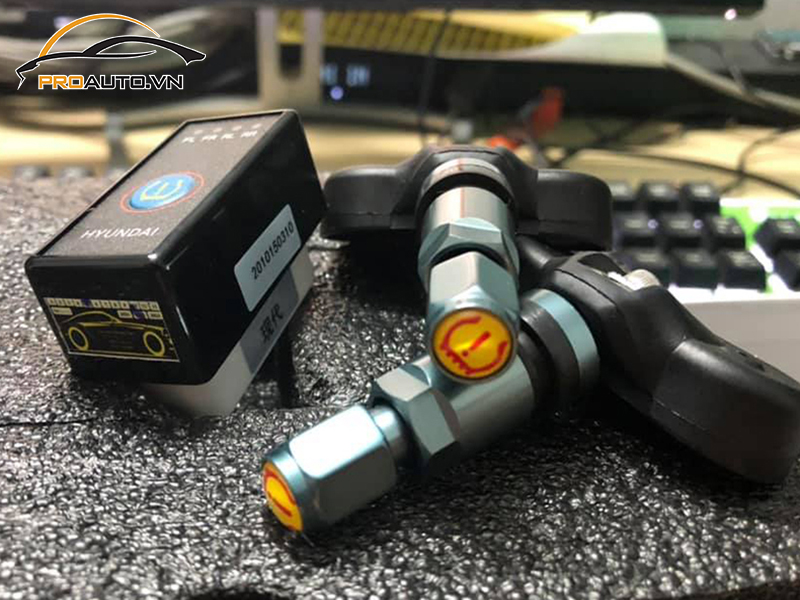 Lắp cảm biến áp suất lốp cho xe Hyundai Accent