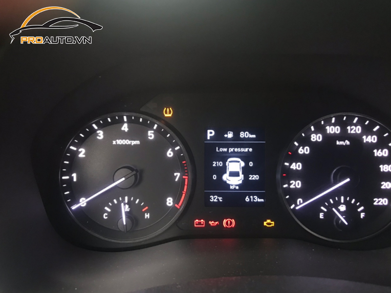 Lắp cảm biến áp suất lốp cho xe Hyundai Accent