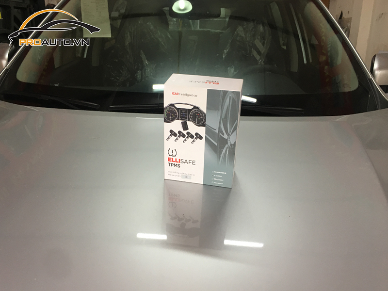 Lắp cảm biến áp suất lốp cho xe Toyota Avanza