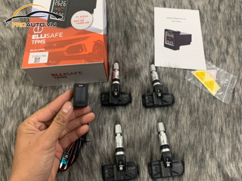 Lắp cảm biến áp suất lốp cho xe Toyota Camry