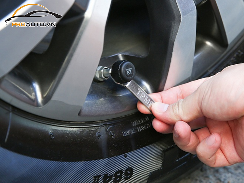 Lắp Cảm Biến Áp Suất Lốp Cho Xe Suzuki Celerio