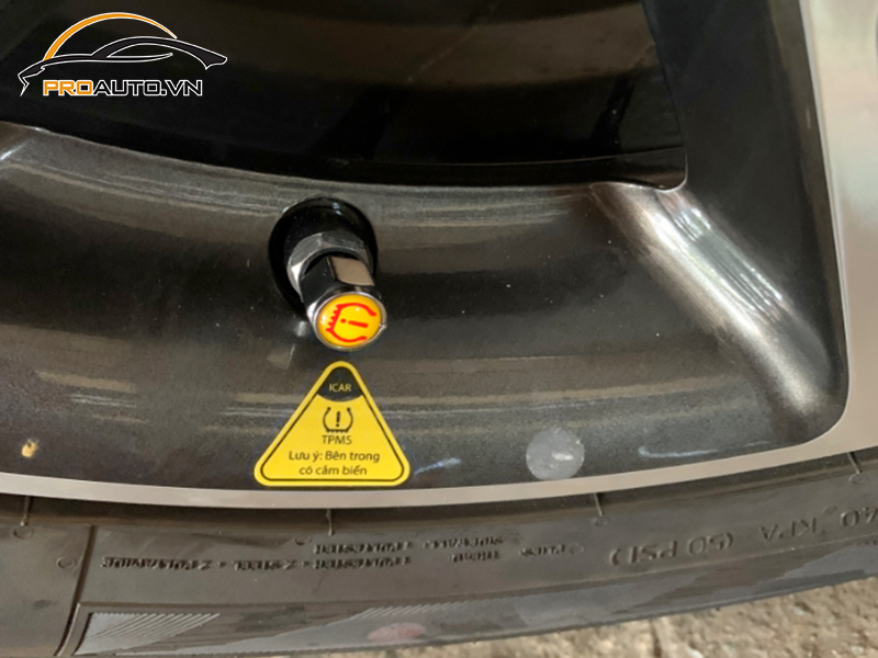 Lắp cảm biến áp suất lốp cho xe Kia Cerato