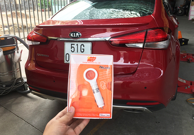 Lắp cảm biến áp suất lốp cho xe Kia Cerato
