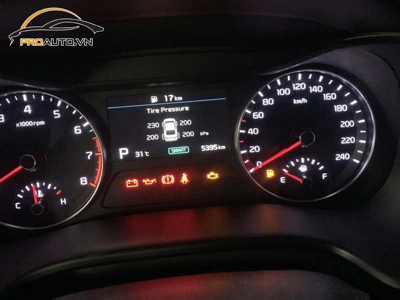 Lắp cảm biến áp suất lốp cho xe Kia Cerato