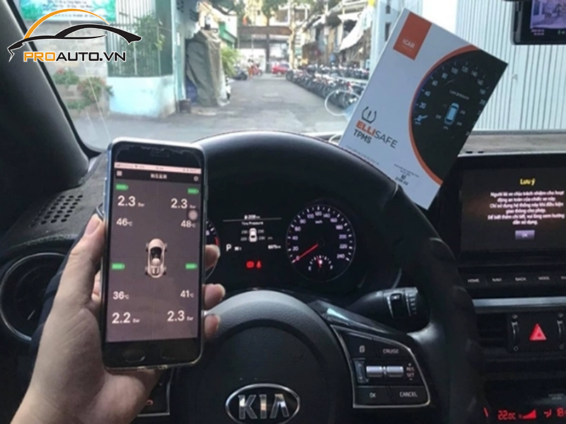 Lắp cảm biến áp suất lốp cho xe Kia Cerato