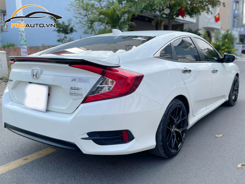 Lắp cảm biến áp suất lốp cho xe Honda Civic