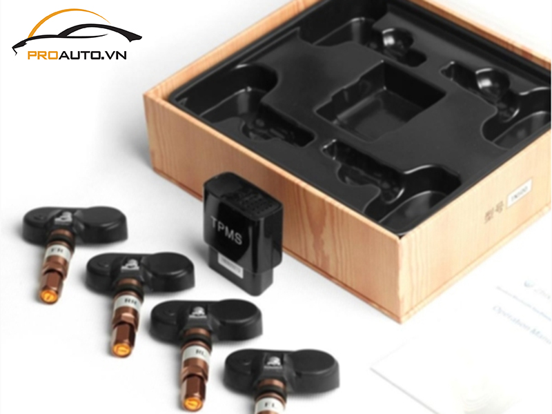 Lắp cảm biến áp suất lốp cho xe Toyota Corolla Cross