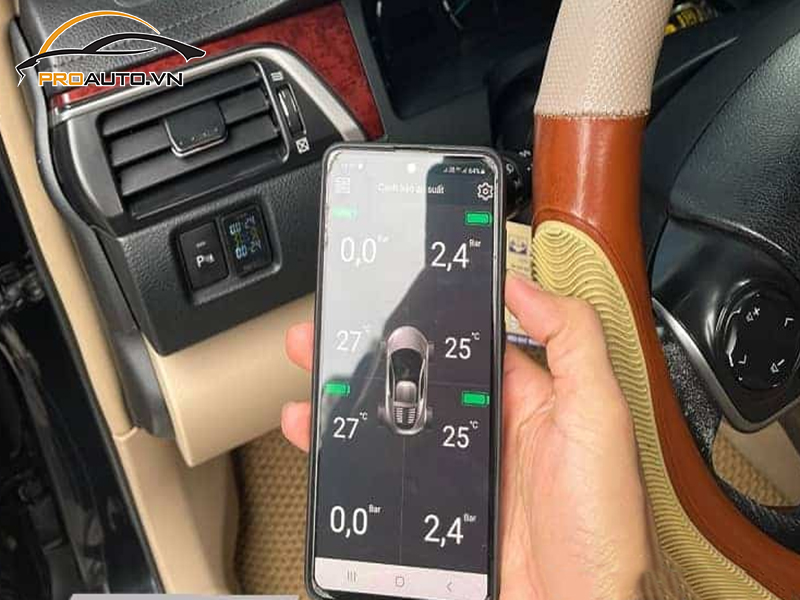 Lắp cảm biến áp suất lốp cho xe Toyota Cross