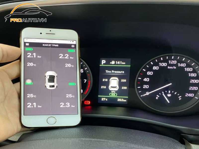 Lắp cảm biến áp suất lốp cho xe Toyota Cross