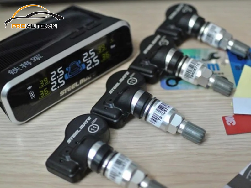 Lắp cảm biến áp suất lốp cho xe Toyota Cross
