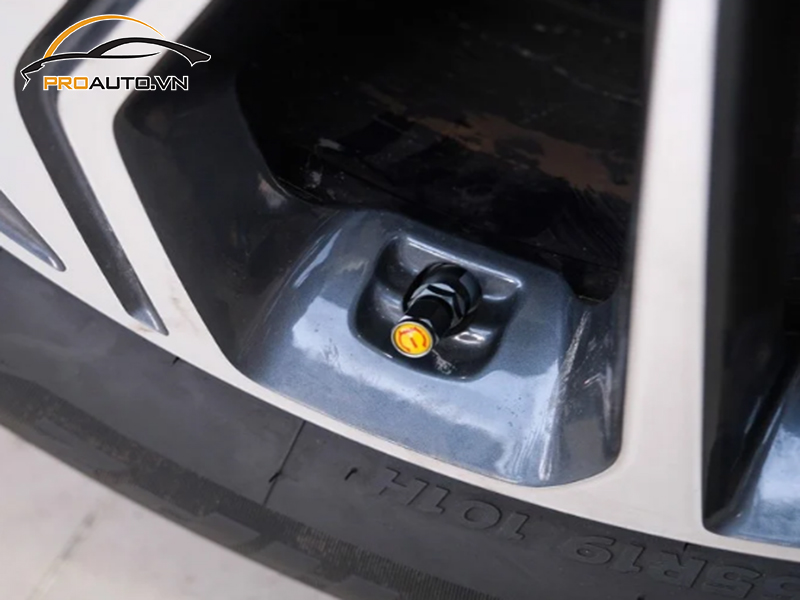 Lắp Cảm Biến Áp Suất Lốp Cho Xe Mercedes Benz E-Class