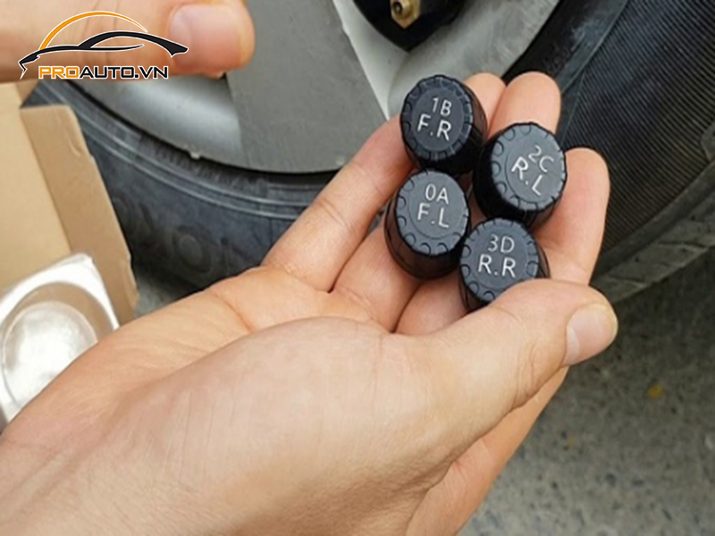 Lắp Cảm Biến Áp Suất Lốp Cho Xe Jaguar E-Pace