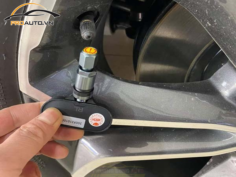 Lắp Cảm Biến Áp Suất Lốp Cho Xe Jaguar E-Pace