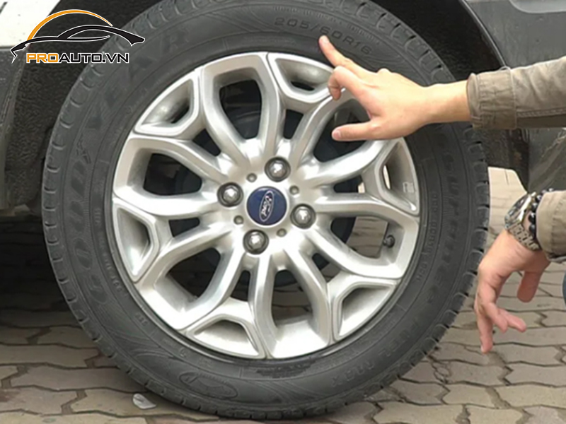 Lắp Cảm Biến Áp Suất Lốp Cho Xe Ford EcoSport
