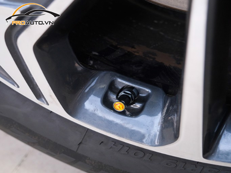 Lắp Cảm Biến Áp Suất Lốp Cho Xe Suzuki Ertiga