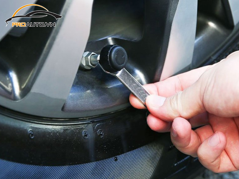 Lắp Cảm Biến Áp Suất Lốp Cho Xe Jaguar F-Pace