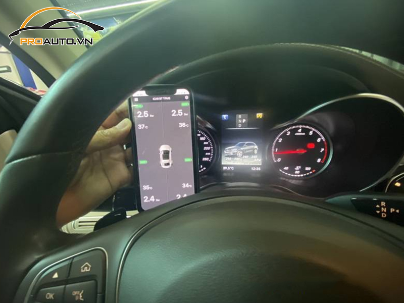 Lắp Cảm Biến Áp Suất Lốp Cho Xe Mercedes Benz GLC 200