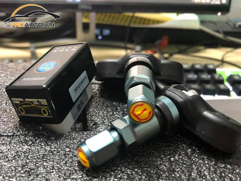 Lắp cảm biến áp suất lốp cho xe Toyota Granvia