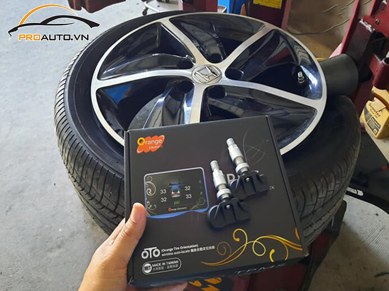Lắp cảm biến áp suất lốp cho xe Honda Hrv