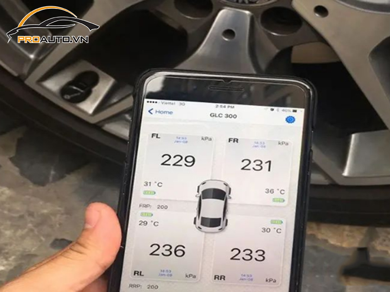 Lắp cảm biến áp suất lốp cho xe Toyota Hilux