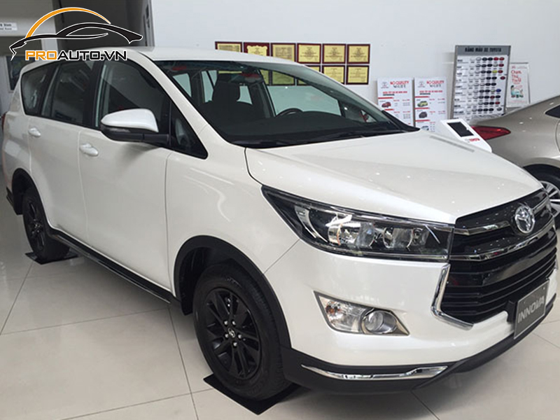 Lắp cảm biến áp suất lốp cho xe Toyota Innova