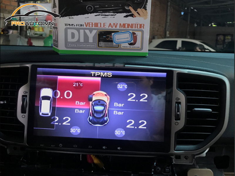 Lắp cảm biến áp suất lốp cho xe Hyundai Kona