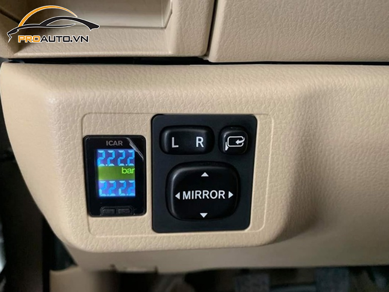 Lắp cảm biến áp suất lốp cho xe Hyundai Kona