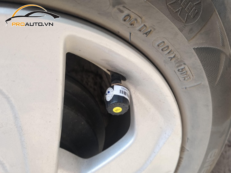 Lắp Cảm Biến Áp Suất Lốp Cho Xe BMW M Series
