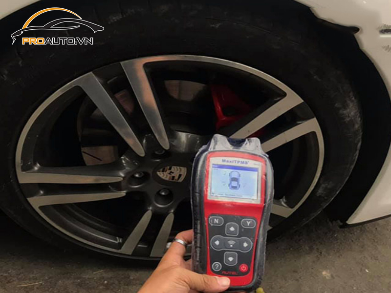 Lắp Cảm Biến Áp Suất Lốp Cho Xe Porsche Macan