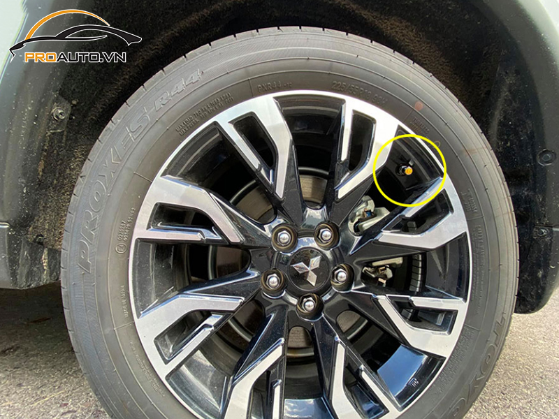 Lắp Cảm Biến Áp Suất Lốp Cho Xe Mitsubishi Outlander
