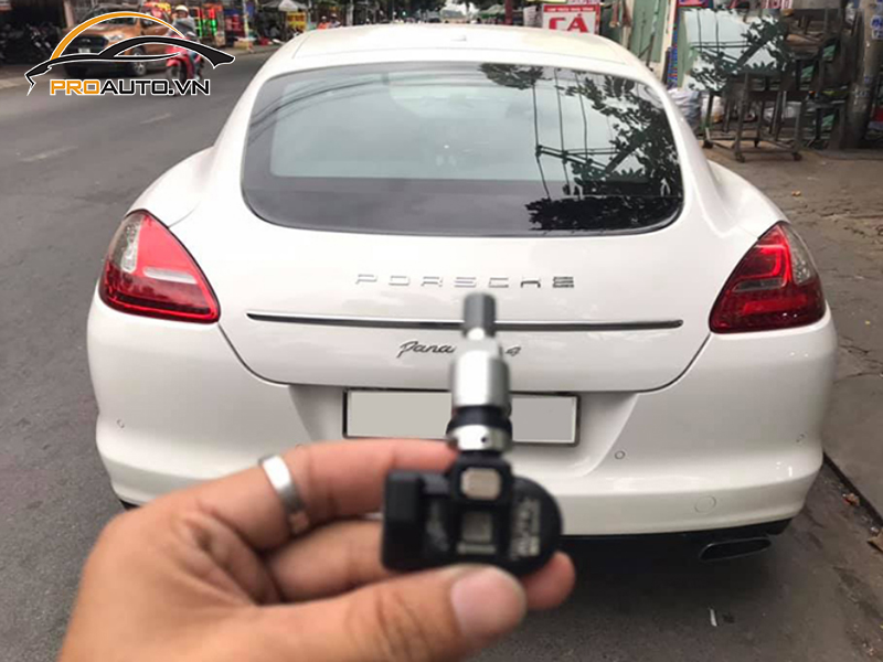 Lắp Cảm Biến Áp Suất Lốp Cho Xe Porsche Panamera
