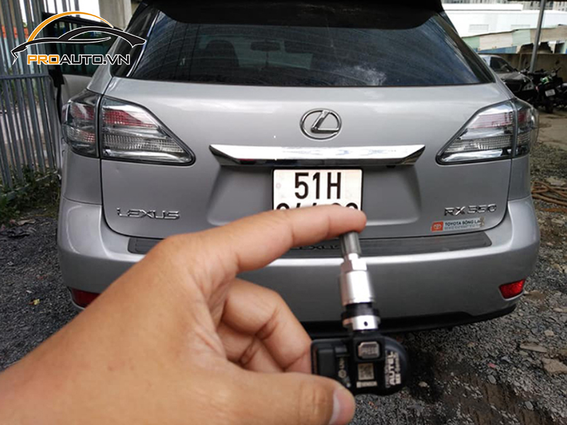 Lắp Cảm Biến Áp Suất Lốp Cho Xe Lexus RX 350