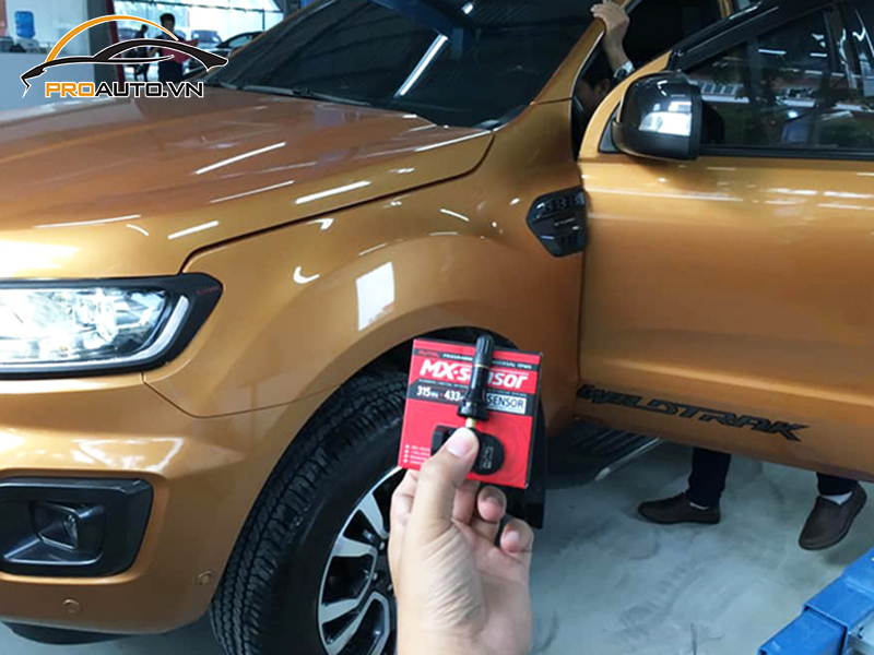 Lắp Cảm Biến Áp Suất Lốp Cho Xe Ford Ranger