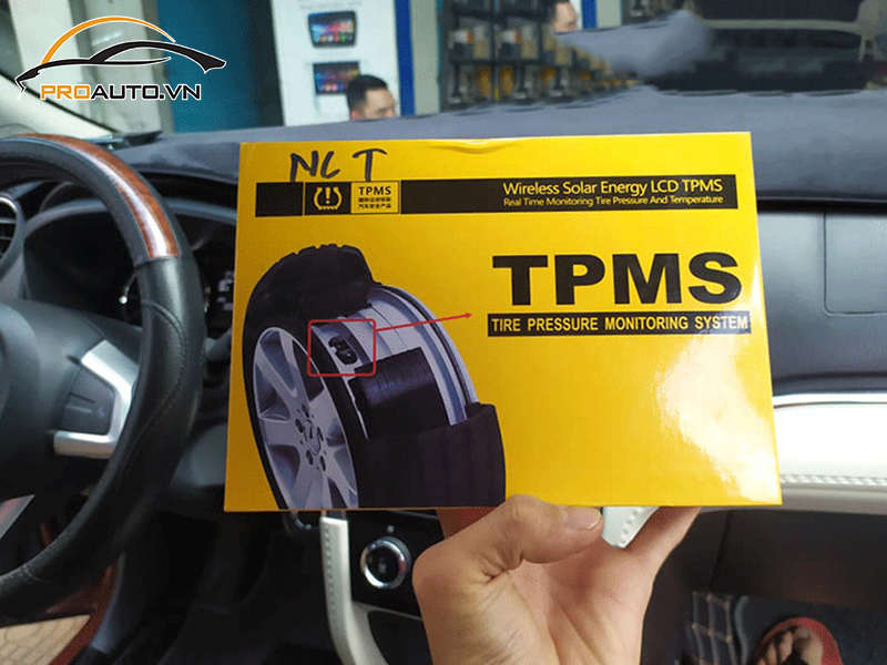 Lắp cảm biến áp suất lốp cho xe Toyota Rush