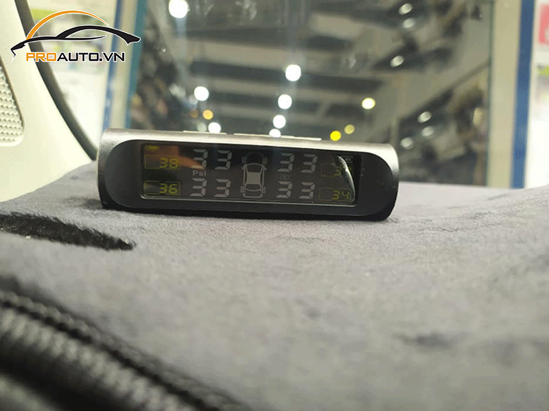 Lắp cảm biến áp suất lốp cho xe Toyota Rush