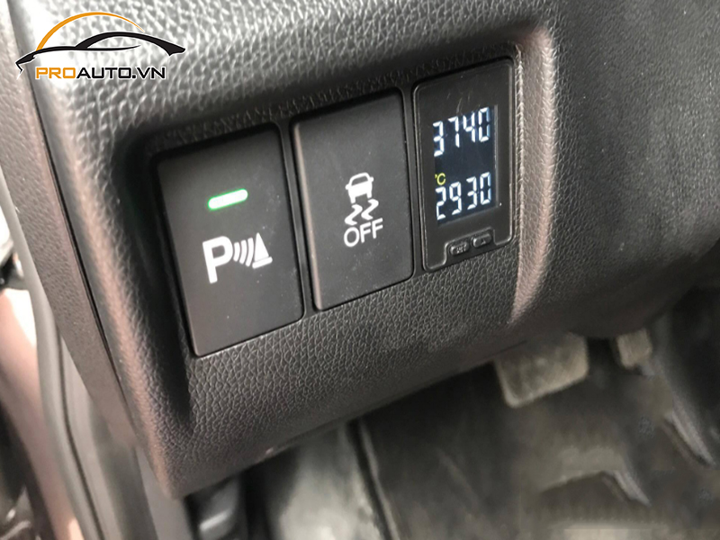 Lắp cảm biến áp suất lốp cho xe Toyota Rush