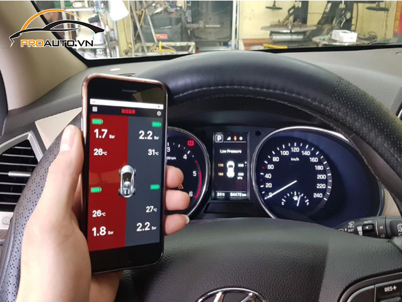 Lắp cảm biến áp suất lốp cho xe Hyundai Starex