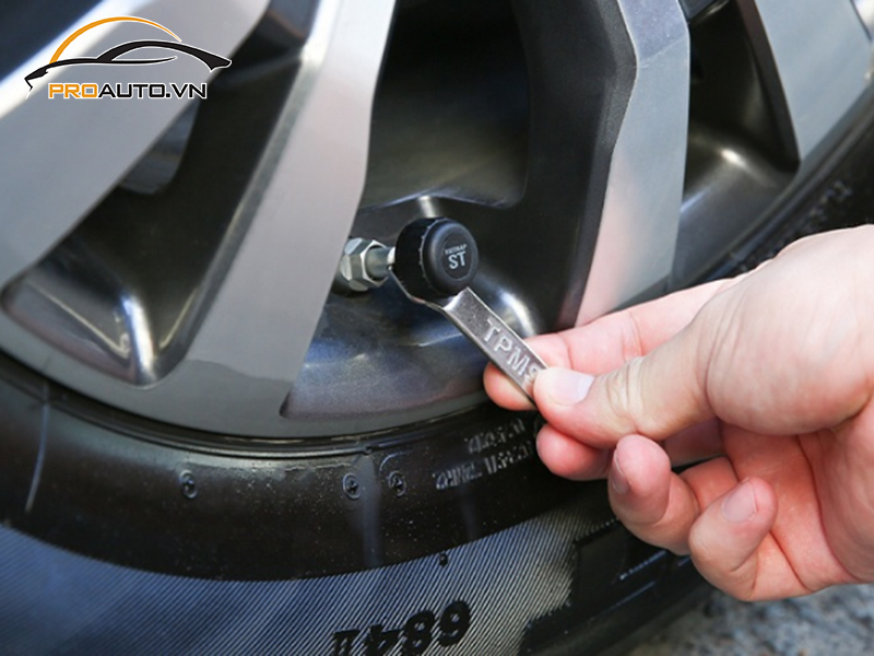 Lắp Cảm Biến Áp Suất Lốp Cho Xe BMW Series 5