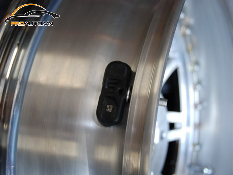 Lắp Cảm Biến Áp Suất Lốp Cho Xe BMW Series 6