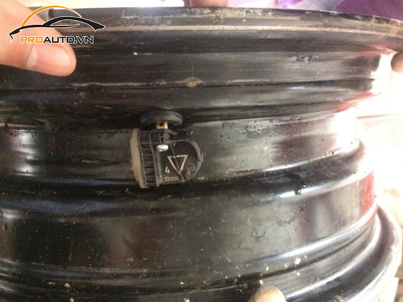 Lắp Cảm Biến Áp Suất Lốp Cho Xe Chevrolet Spark