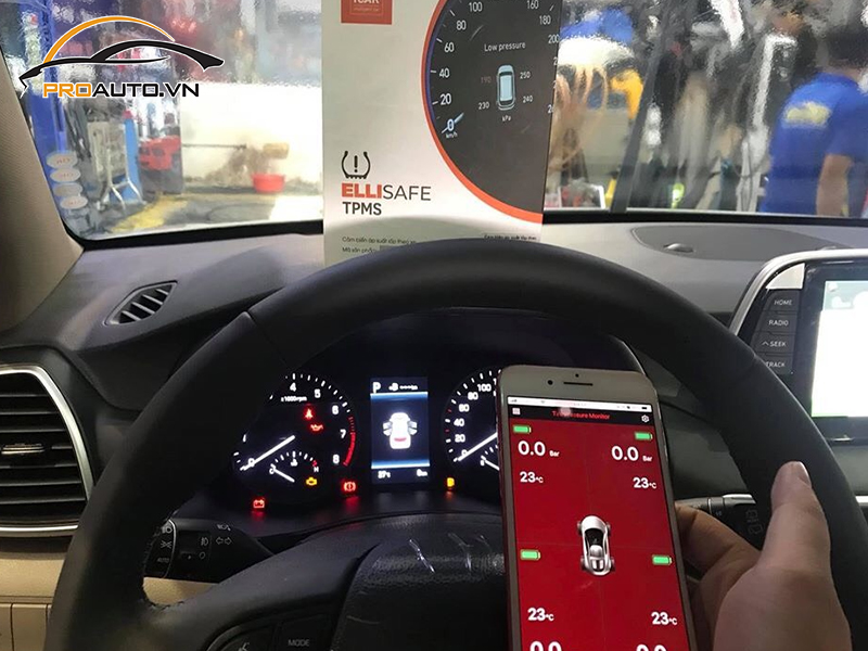 Lắp Cảm Biến Áp Suất Lốp Cho Xe Ford Tourneo