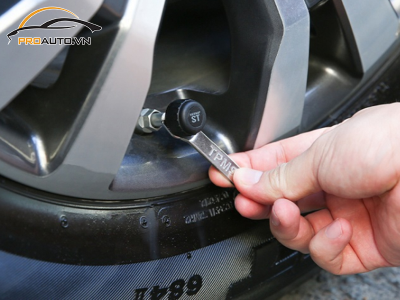 Lắp Cảm Biến Áp Suất Lốp Cho Xe Ford Transit