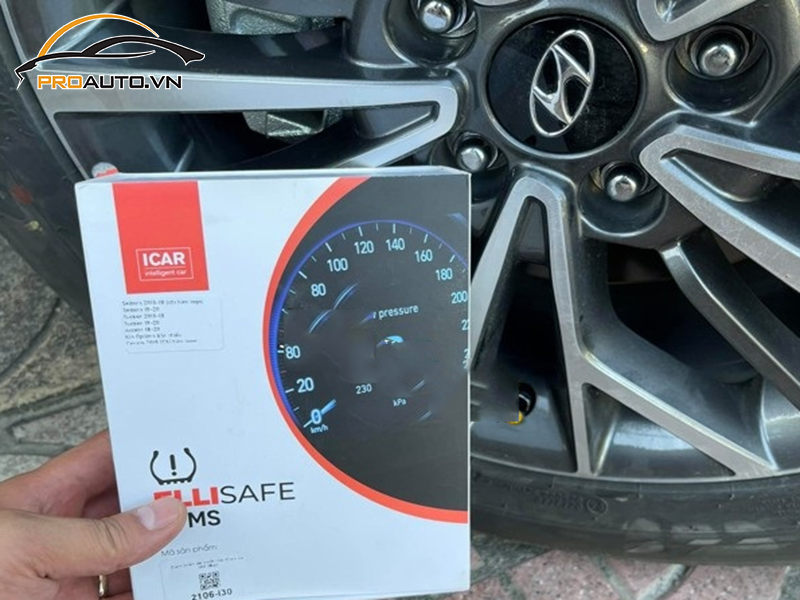 Lắp cảm biến áp suất lốp cho xe Hyundai Tucson