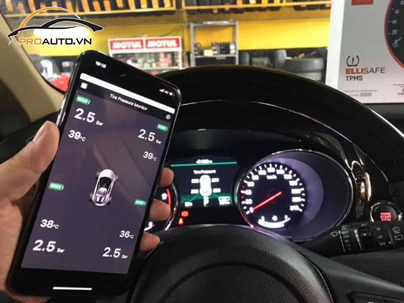 Lắp cảm biến áp suất lốp cho xe Hyundai Tucson