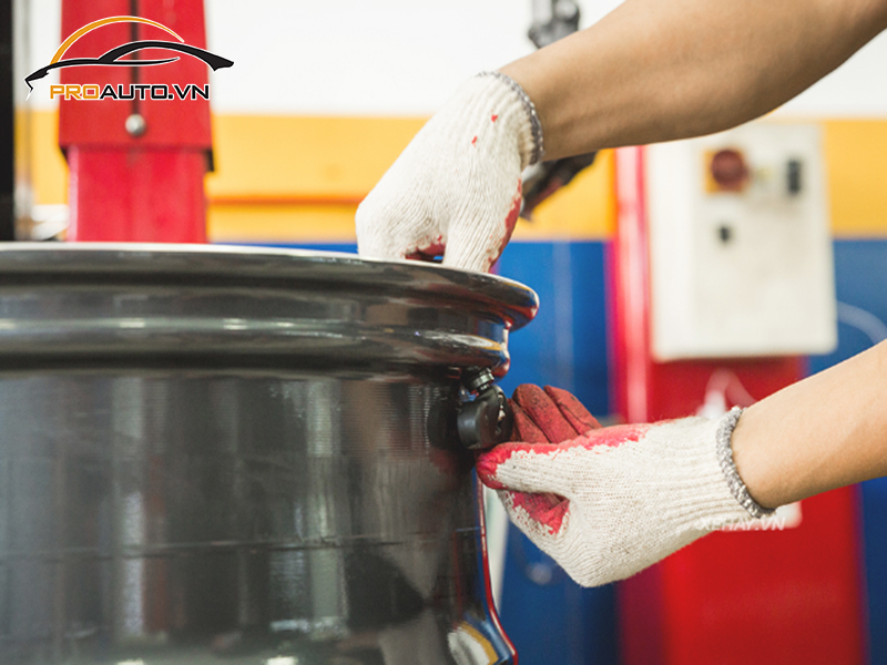 Lắp Cảm Biến Áp Suất Lốp Cho Xe Nissan Urvan