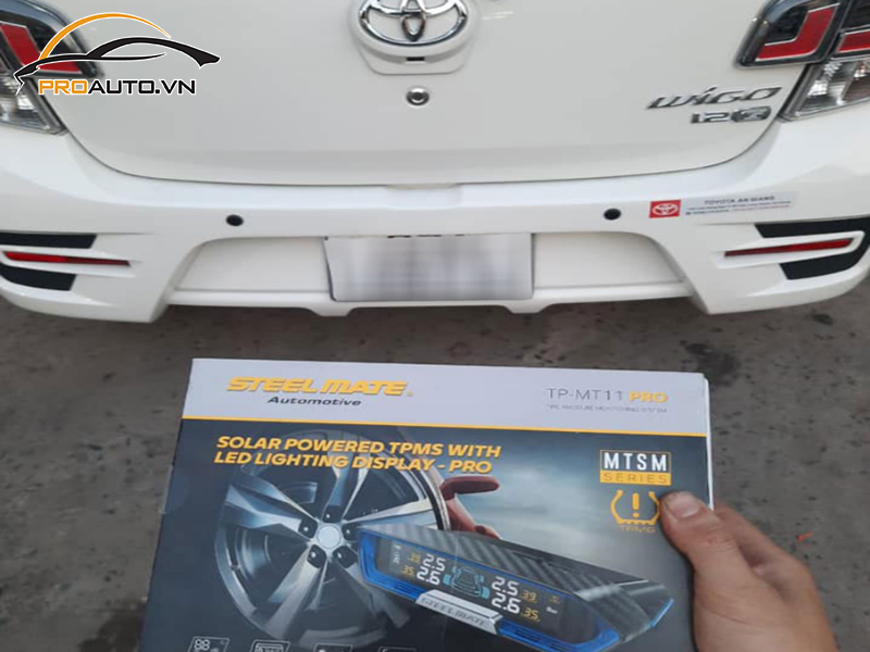 Lắp cảm biến áp suất lốp cho xe Toyota Wigo