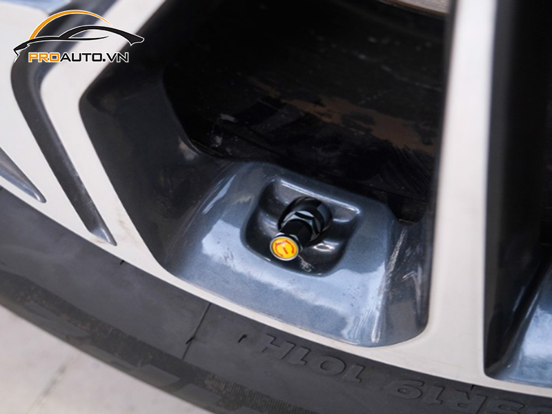 Lắp Cảm Biến Áp Suất Lốp Cho Xe Jaguar XE